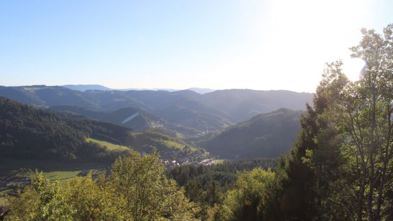 Dieses Bild zeigt eine Webcam-Aufnahme vom Achertal, aufgenommen am Montag, den 12.10.2026 um 17:10 Uhr. Die Temperatur betrug 16.4°C.