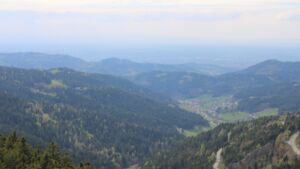 Dieses Bild zeigt eine Webcam-Aufnahme vom Achertal, aufgenommen am Samstag, den 18.04.2026 um 16:20 Uhr. Die Temperatur betrug 15°C.