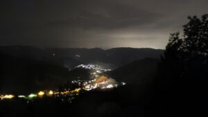 Dieses Bild zeigt eine Webcam-Aufnahme vom Achertal, aufgenommen am Mittwoch, den 07.10.2026 um 21:30 Uhr. Die Temperatur betrug 16.2°C.