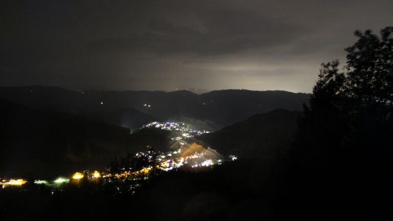 Dieses Bild zeigt eine Webcam-Aufnahme vom Achertal, aufgenommen am Mittwoch, den 07.10.2026 um 21:30 Uhr. Die Temperatur betrug 16.2°C.
