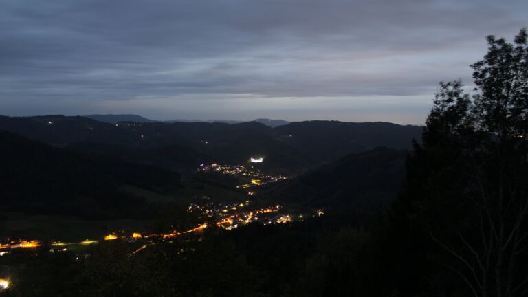 Dieses Bild zeigt eine Webcam-Aufnahme vom Achertal, aufgenommen am Montag, den 26.10.2026 um 18:00 Uhr. Die Temperatur betrug 7.2°C.