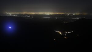 Dieses Bild zeigt eine Webcam-Aufnahme vom Achertal, aufgenommen am Donnerstag, den 18.12.2025 um 01:30 Uhr. Die Temperatur betrug 4.7°C.