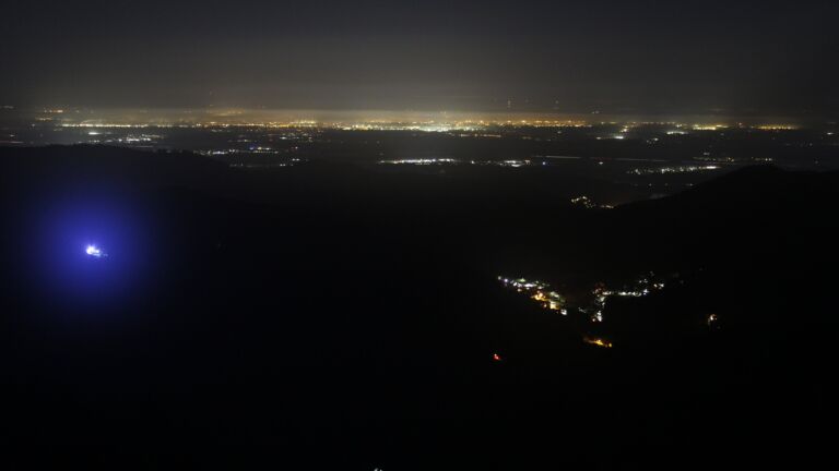 Dieses Bild zeigt eine Webcam-Aufnahme vom Achertal, aufgenommen am Donnerstag, den 18.12.2025 um 01:30 Uhr. Die Temperatur betrug 4.7°C.