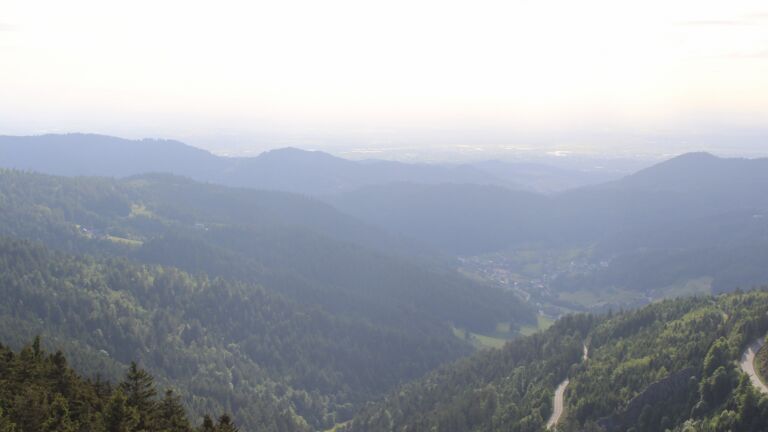 Dieses Bild zeigt eine Webcam-Aufnahme vom Achertal, aufgenommen am Donnerstag, den 29.05.2025 um 19:10 Uhr. Die Temperatur betrug 13.8°C.