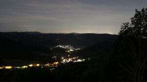 Dieses Bild zeigt eine Webcam-Aufnahme vom Achertal, aufgenommen am Mittwoch, den 08.07.2026 um 03:20 Uhr. Die Temperatur betrug 18.3°C.