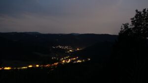 Dieses Bild zeigt eine Webcam-Aufnahme vom Achertal, aufgenommen am Samstag, den 25.07.2026 um 22:20 Uhr. Die Temperatur betrug 23.3°C.