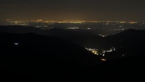 Dieses Bild zeigt eine Webcam-Aufnahme vom Achertal, aufgenommen am Mittwoch, den 18.03.2026 um 22:30 Uhr. Die Temperatur betrug 3.3°C.