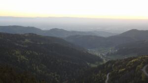 Dieses Bild zeigt eine Webcam-Aufnahme vom Achertal, aufgenommen am Donnerstag, den 23.04.2026 um 20:40 Uhr. Die Temperatur betrug 10.9°C.