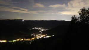 Dieses Bild zeigt eine Webcam-Aufnahme vom Achertal, aufgenommen am Dienstag, den 15.09.2026 um 21:10 Uhr. Die Temperatur betrug 22.5°C.