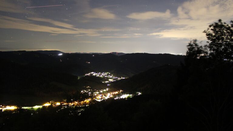 Dieses Bild zeigt eine Webcam-Aufnahme vom Achertal, aufgenommen am Dienstag, den 15.09.2026 um 21:10 Uhr. Die Temperatur betrug 22.5°C.