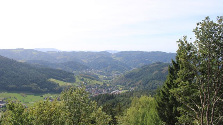 Dieses Bild zeigt eine Webcam-Aufnahme vom Achertal, aufgenommen am Montag, den 21.09.2026 um 13:40 Uhr. Die Temperatur betrug 18.2°C.