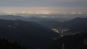 Dieses Bild zeigt eine Webcam-Aufnahme vom Achertal, aufgenommen am Mittwoch, den 04.03.2026 um 03:30 Uhr. Die Temperatur betrug 3.9°C.