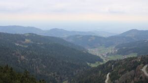 Dieses Bild zeigt eine Webcam-Aufnahme vom Achertal, aufgenommen am Mittwoch, den 15.04.2026 um 16:40 Uhr. Die Temperatur betrug 9.4°C.