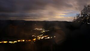 Dieses Bild zeigt eine Webcam-Aufnahme vom Achertal, aufgenommen am Donnerstag, den 04.06.2026 um 22:50 Uhr. Die Temperatur betrug 10.2°C.