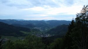 Dieses Bild zeigt eine Webcam-Aufnahme vom Achertal, aufgenommen am Samstag, den 16.05.2026 um 21:10 Uhr. Die Temperatur betrug 6.7°C.