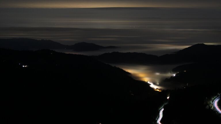 Dieses Bild zeigt eine Webcam-Aufnahme vom Achertal, aufgenommen am Samstag, den 08.11.2025 um 19:30 Uhr. Die Temperatur betrug 6.2°C.