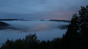 Dieses Bild zeigt eine Webcam-Aufnahme vom Achertal, aufgenommen am Sonntag, den 18.10.2026 um 19:10 Uhr. Die Temperatur betrug 7.6°C.