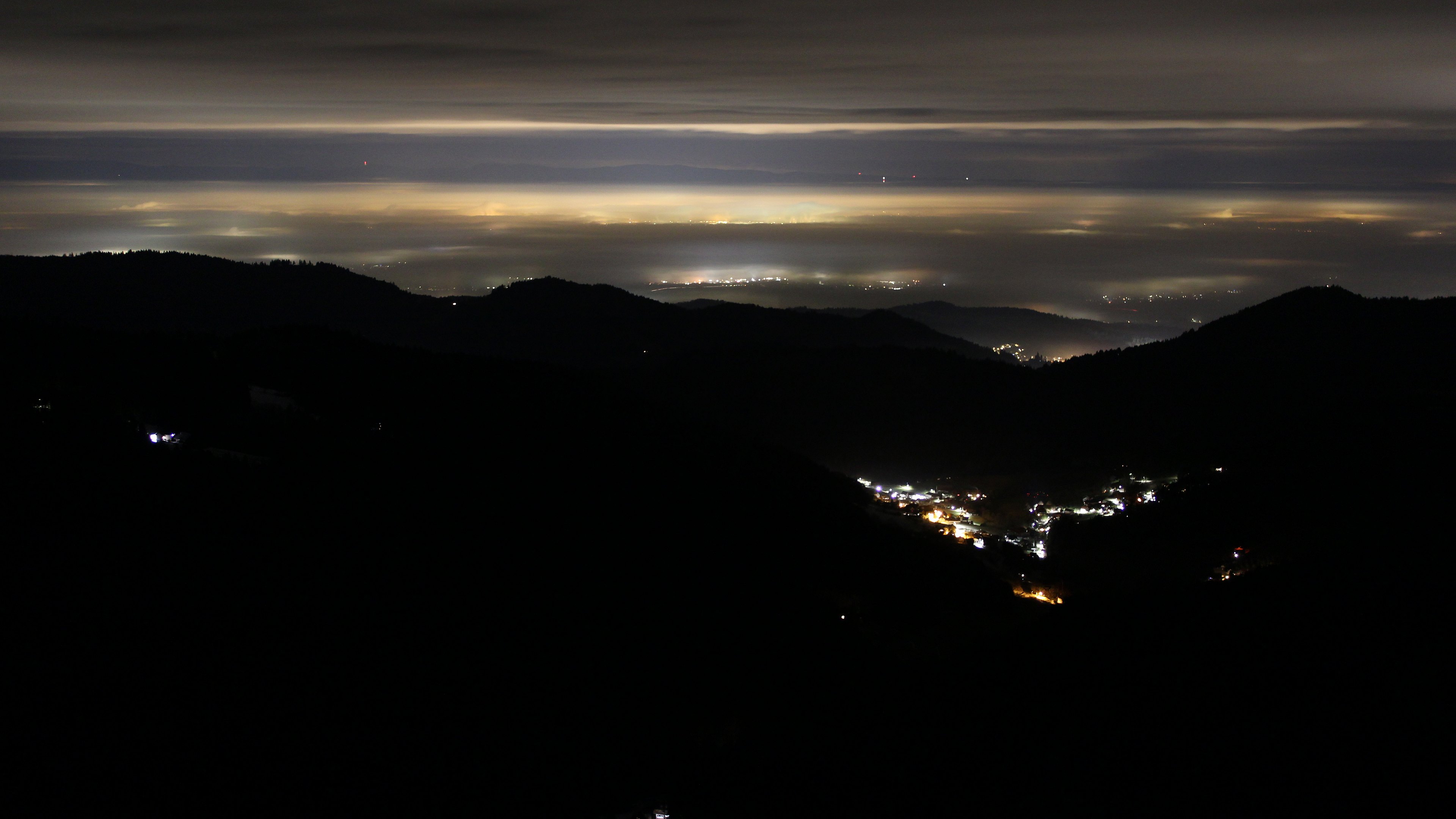 Dieses Bild zeigt eine Webcam-Aufnahme vom Achertal, aufgenommen am Donnerstag, den 22.01.2026 um 23:00 Uhr. Die Temperatur betrug 2.9°C.