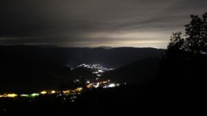 Dieses Bild zeigt eine Webcam-Aufnahme vom Achertal, aufgenommen am Samstag, den 17.10.2026 um 02:30 Uhr. Die Temperatur betrug 12.2°C.