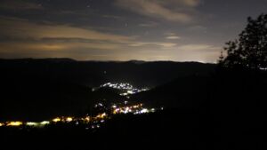 Dieses Bild zeigt eine Webcam-Aufnahme vom Achertal, aufgenommen am Mittwoch, den 13.05.2026 um 01:30 Uhr. Die Temperatur betrug 3.3°C.