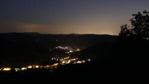Dieses Bild zeigt eine Webcam-Aufnahme vom Achertal, aufgenommen am Montag, den 10.08.2026 um 22:20 Uhr. Die Temperatur betrug 23.8°C.