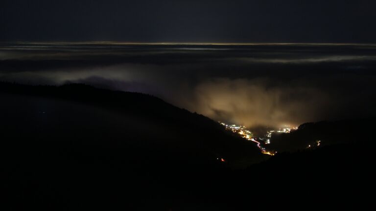 Dieses Bild zeigt eine Webcam-Aufnahme vom Achertal, aufgenommen am Dienstag, den 23.12.2025 um 06:10 Uhr. Die Temperatur betrug 5.4°C.