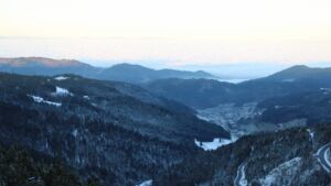 Dieses Bild zeigt eine Webcam-Aufnahme vom Achertal, aufgenommen am Samstag, den 22.11.2025 um 08:10 Uhr. Die Temperatur betrug -5°C.