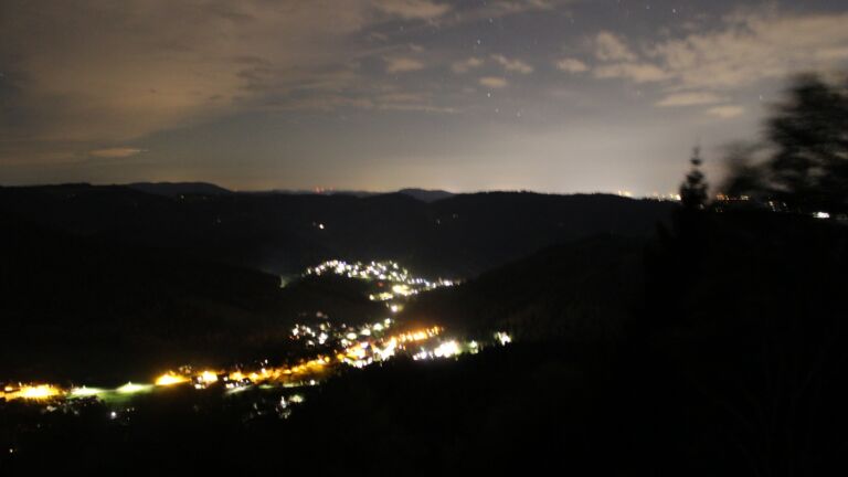 Dieses Bild zeigt eine Webcam-Aufnahme vom Achertal, aufgenommen am Dienstag, den 06.10.2026 um 23:00 Uhr. Die Temperatur betrug 16.5°C.