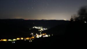 Dieses Bild zeigt eine Webcam-Aufnahme vom Achertal, aufgenommen am Sonntag, den 12.07.2026 um 03:30 Uhr. Die Temperatur betrug 19.4°C.