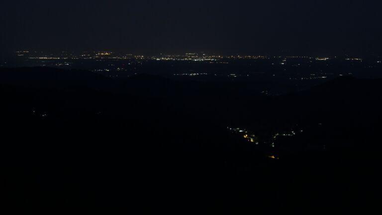 Dieses Bild zeigt eine Webcam-Aufnahme vom Achertal, aufgenommen am Samstag, den 14.06.2025 um 03:50 Uhr. Die Temperatur betrug 24.1°C.