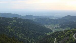 Dieses Bild zeigt eine Webcam-Aufnahme vom Achertal, aufgenommen am Dienstag, den 28.04.2026 um 19:40 Uhr. Die Temperatur betrug 12.8°C.