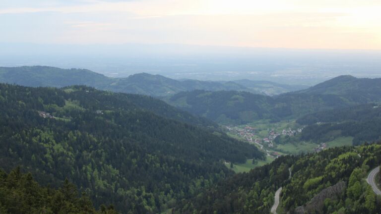 Dieses Bild zeigt eine Webcam-Aufnahme vom Achertal, aufgenommen am Dienstag, den 28.04.2026 um 19:40 Uhr. Die Temperatur betrug 12.8°C.