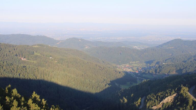Dieses Bild zeigt eine Webcam-Aufnahme vom Achertal, aufgenommen am Dienstag, den 26.08.2025 um 07:50 Uhr. Die Temperatur betrug 16.4°C.