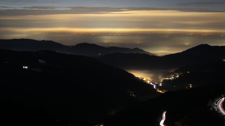 Dieses Bild zeigt eine Webcam-Aufnahme vom Achertal, aufgenommen am Freitag, den 23.01.2026 um 18:40 Uhr. Die Temperatur betrug 3.9°C.