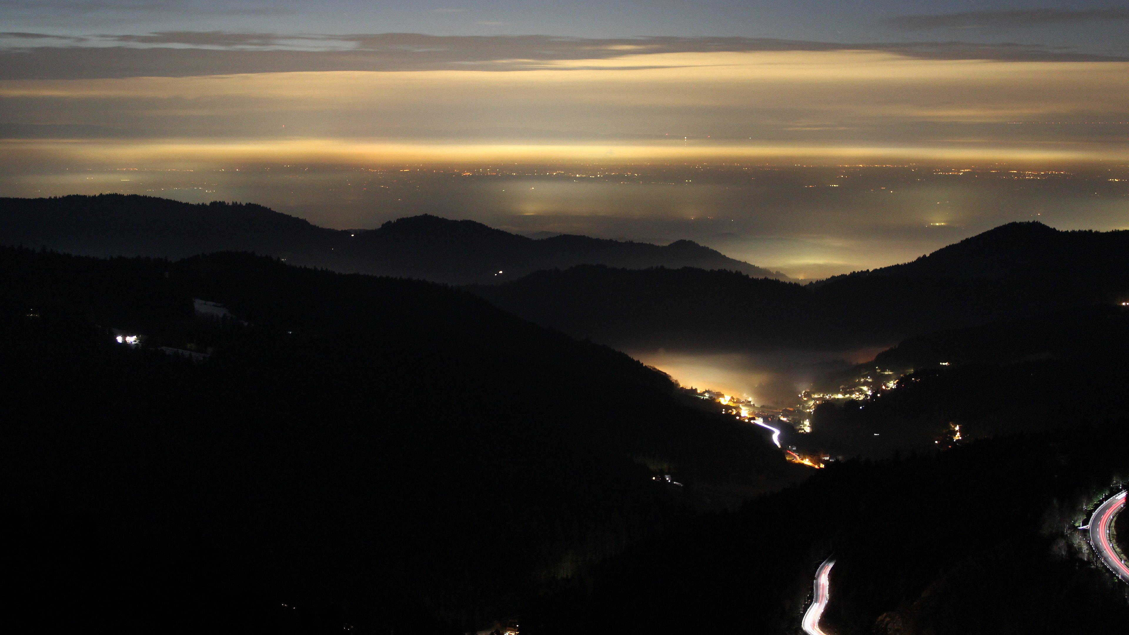 Dieses Bild zeigt eine Webcam-Aufnahme vom Achertal, aufgenommen am Freitag, den 23.01.2026 um 18:40 Uhr. Die Temperatur betrug 3.9°C.