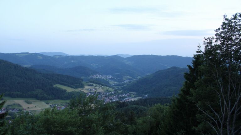 Dieses Bild zeigt eine Webcam-Aufnahme vom Achertal, aufgenommen am Samstag, den 30.05.2026 um 21:20 Uhr. Die Temperatur betrug 23.8°C.