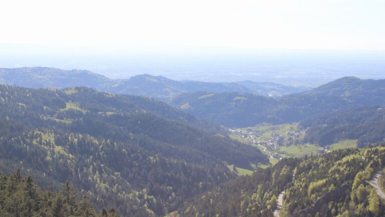 Dieses Bild zeigt eine Webcam-Aufnahme vom Achertal, aufgenommen am Freitag, den 24.04.2026 um 17:30 Uhr. Die Temperatur betrug 14.6°C.