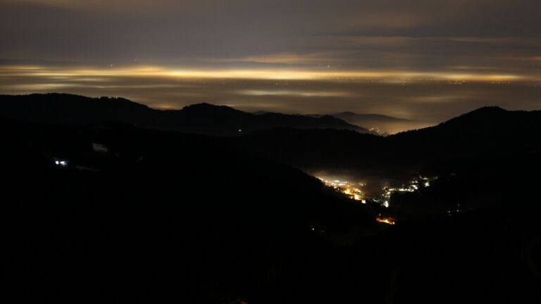 Dieses Bild zeigt eine Webcam-Aufnahme vom Achertal, aufgenommen am Donnerstag, den 05.02.2026 um 23:00 Uhr. Die Temperatur betrug 3.8°C.