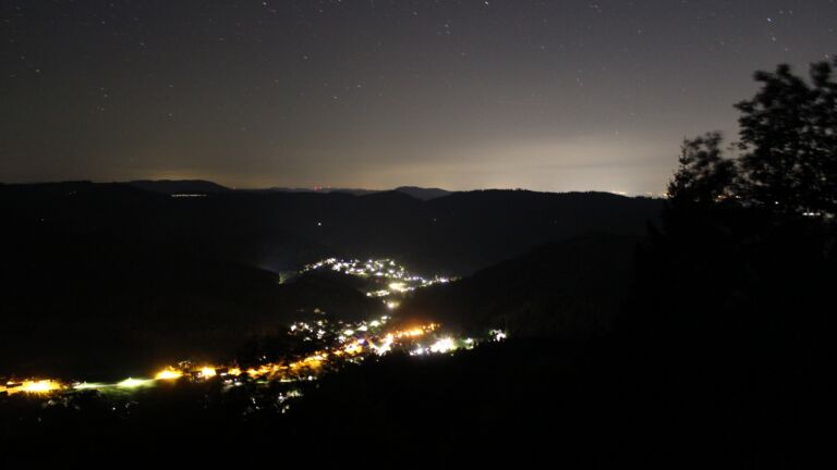 Dieses Bild zeigt eine Webcam-Aufnahme vom Achertal, aufgenommen am Dienstag, den 06.10.2026 um 00:00 Uhr. Die Temperatur betrug 15.6°C.
