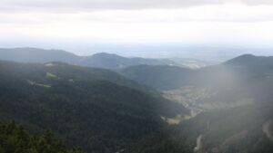 Dieses Bild zeigt eine Webcam-Aufnahme vom Achertal, aufgenommen am Mittwoch, den 16.07.2025 um 15:30 Uhr. Die Temperatur betrug 12°C.