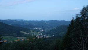 Dieses Bild zeigt eine Webcam-Aufnahme vom Achertal, aufgenommen am Sonntag, den 21.06.2026 um 04:40 Uhr. Die Temperatur betrug 25.2°C.
