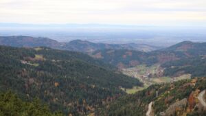 Dieses Bild zeigt eine Webcam-Aufnahme vom Achertal, aufgenommen am Samstag, den 01.11.2025 um 10:00 Uhr. Die Temperatur betrug 12.9°C.