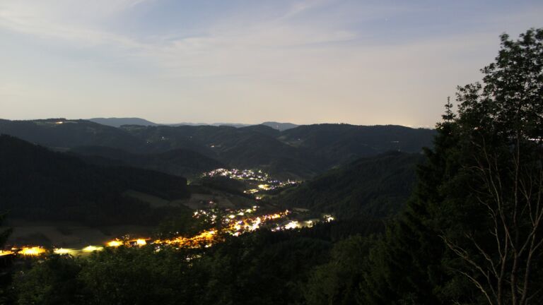 Dieses Bild zeigt eine Webcam-Aufnahme vom Achertal, aufgenommen am Freitag, den 29.05.2026 um 22:50 Uhr. Die Temperatur betrug 21.8°C.