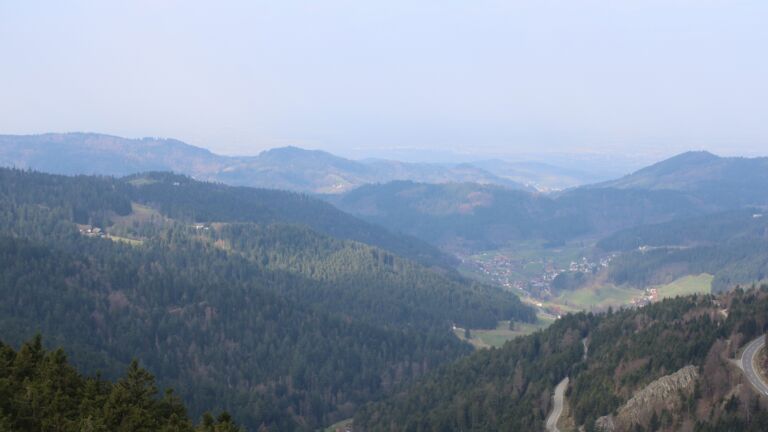 Dieses Bild zeigt eine Webcam-Aufnahme vom Achertal, aufgenommen am Samstag, den 21.03.2026 um 09:50 Uhr. Die Temperatur betrug 7.6°C.