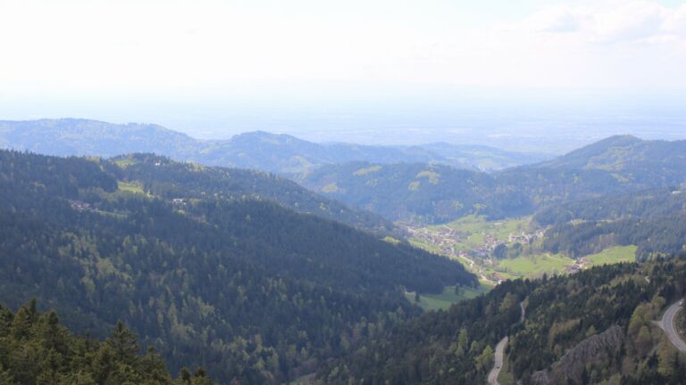 Dieses Bild zeigt eine Webcam-Aufnahme vom Achertal, aufgenommen am Montag, den 20.04.2026 um 15:40 Uhr. Die Temperatur betrug 9.1°C.