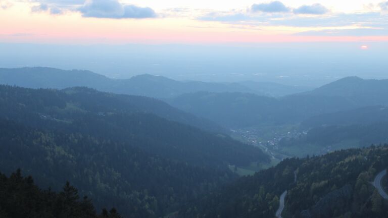 Dieses Bild zeigt eine Webcam-Aufnahme vom Achertal, aufgenommen am Dienstag, den 21.04.2026 um 20:30 Uhr. Die Temperatur betrug 2.6°C.