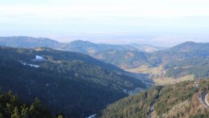 Dieses Bild zeigt eine Webcam-Aufnahme vom Achertal, aufgenommen am Freitag, den 16.01.2026 um 11:10 Uhr. Die Temperatur betrug 8.2°C.