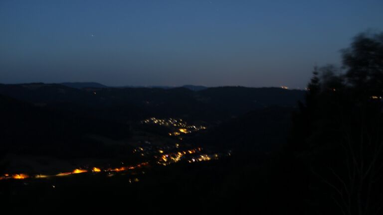 Dieses Bild zeigt eine Webcam-Aufnahme vom Achertal, aufgenommen am Samstag, den 08.08.2026 um 05:10 Uhr. Die Temperatur betrug 17.6°C.