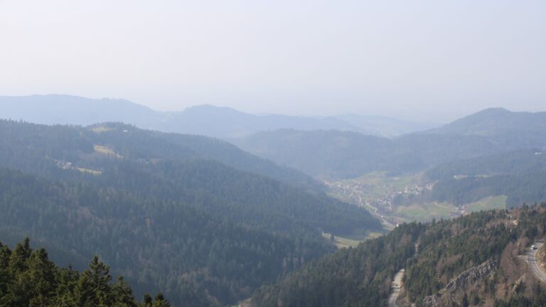 Dieses Bild zeigt eine Webcam-Aufnahme vom Achertal, aufgenommen am Montag, den 09.03.2026 um 13:40 Uhr. Die Temperatur betrug 10.6°C.