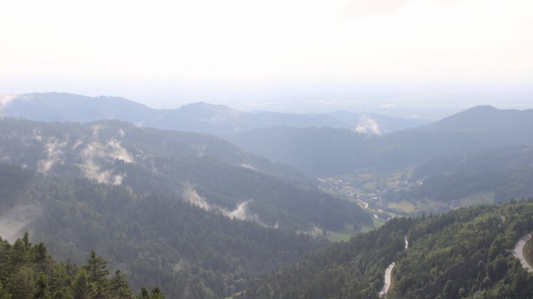 Dieses Bild zeigt eine Webcam-Aufnahme vom Achertal, aufgenommen am Dienstag, den 03.06.2025 um 18:10 Uhr. Die Temperatur betrug 14.5°C.